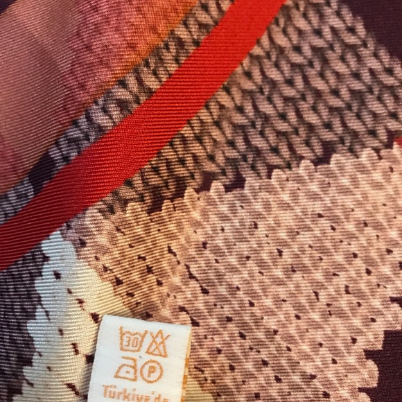 Aker Silk Square Scarf 100 % silk Head Neck Wrap - Picture 4 of 7